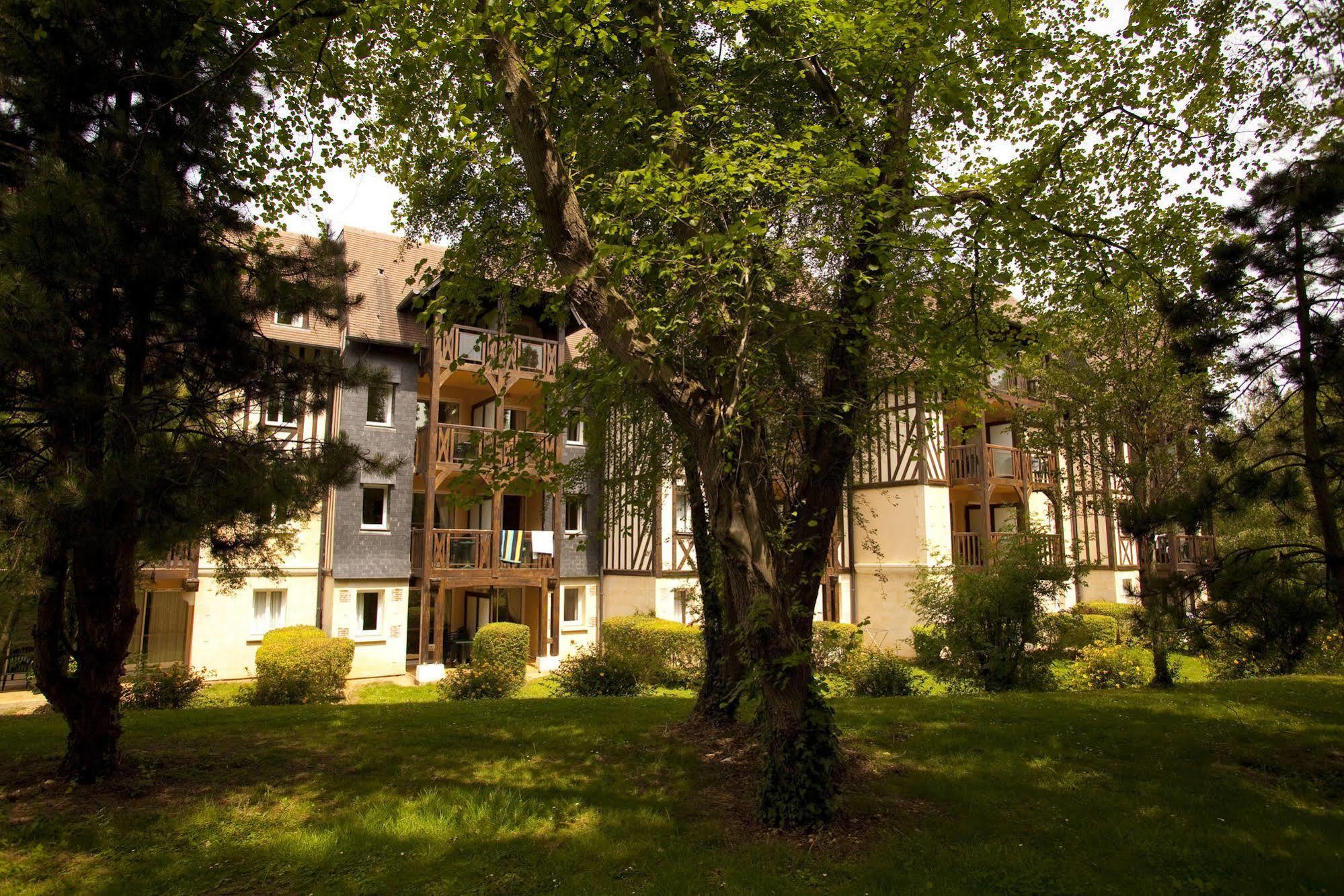 Pierre & Vacances La Residence Du Golf โดวีลล์ ภายนอก รูปภาพ