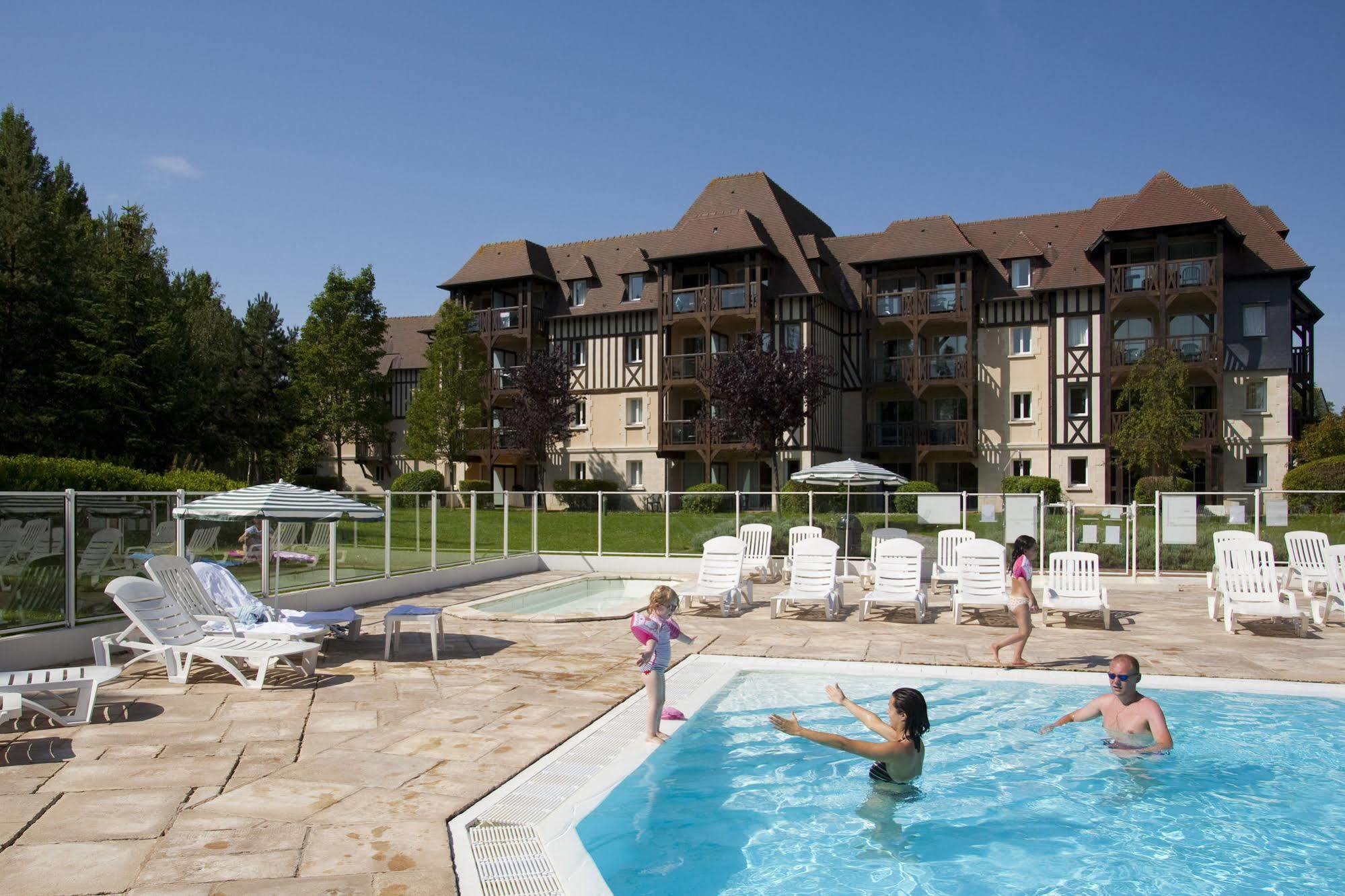 Pierre & Vacances La Residence Du Golf โดวีลล์ ภายนอก รูปภาพ