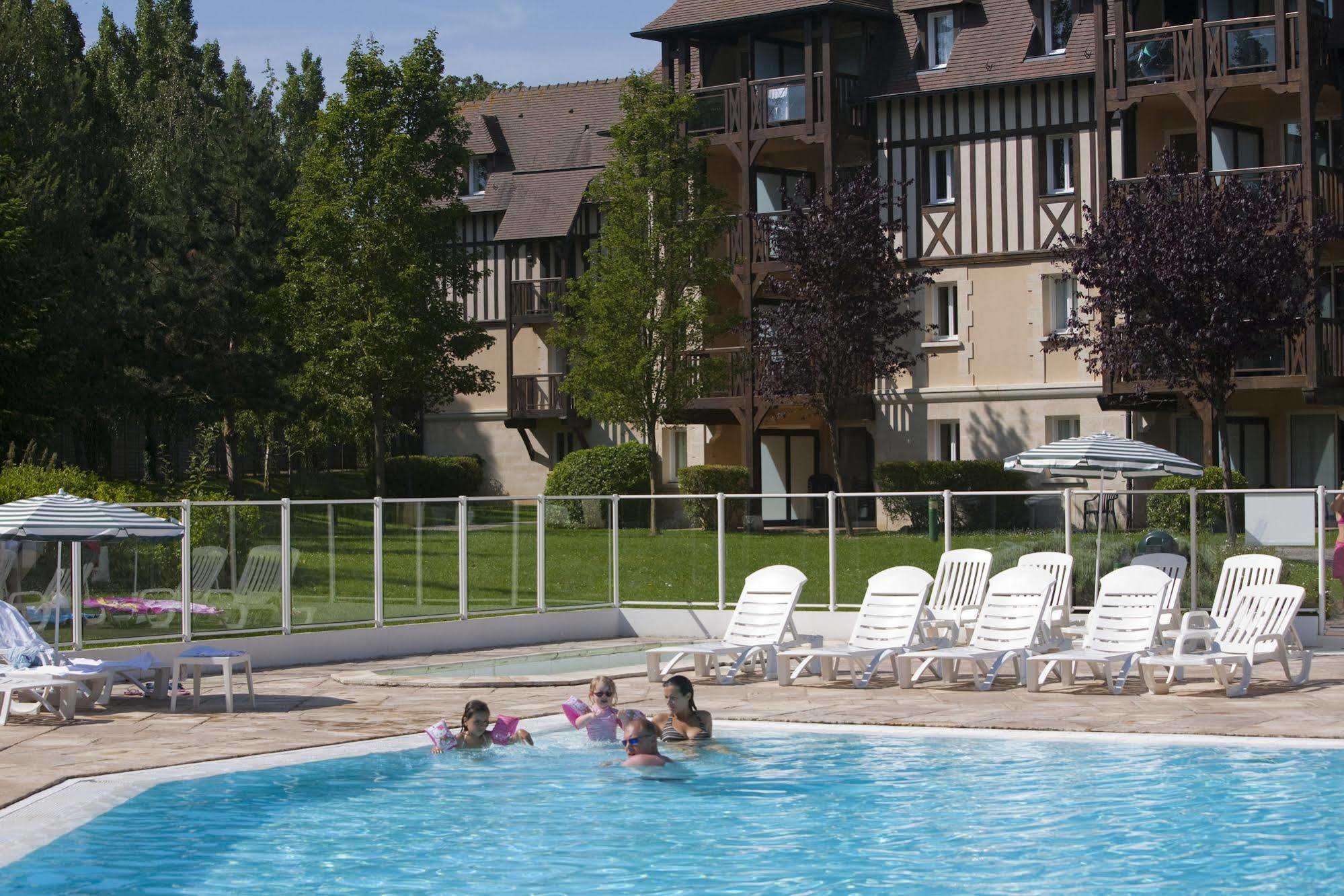 Pierre & Vacances La Residence Du Golf โดวีลล์ ภายนอก รูปภาพ