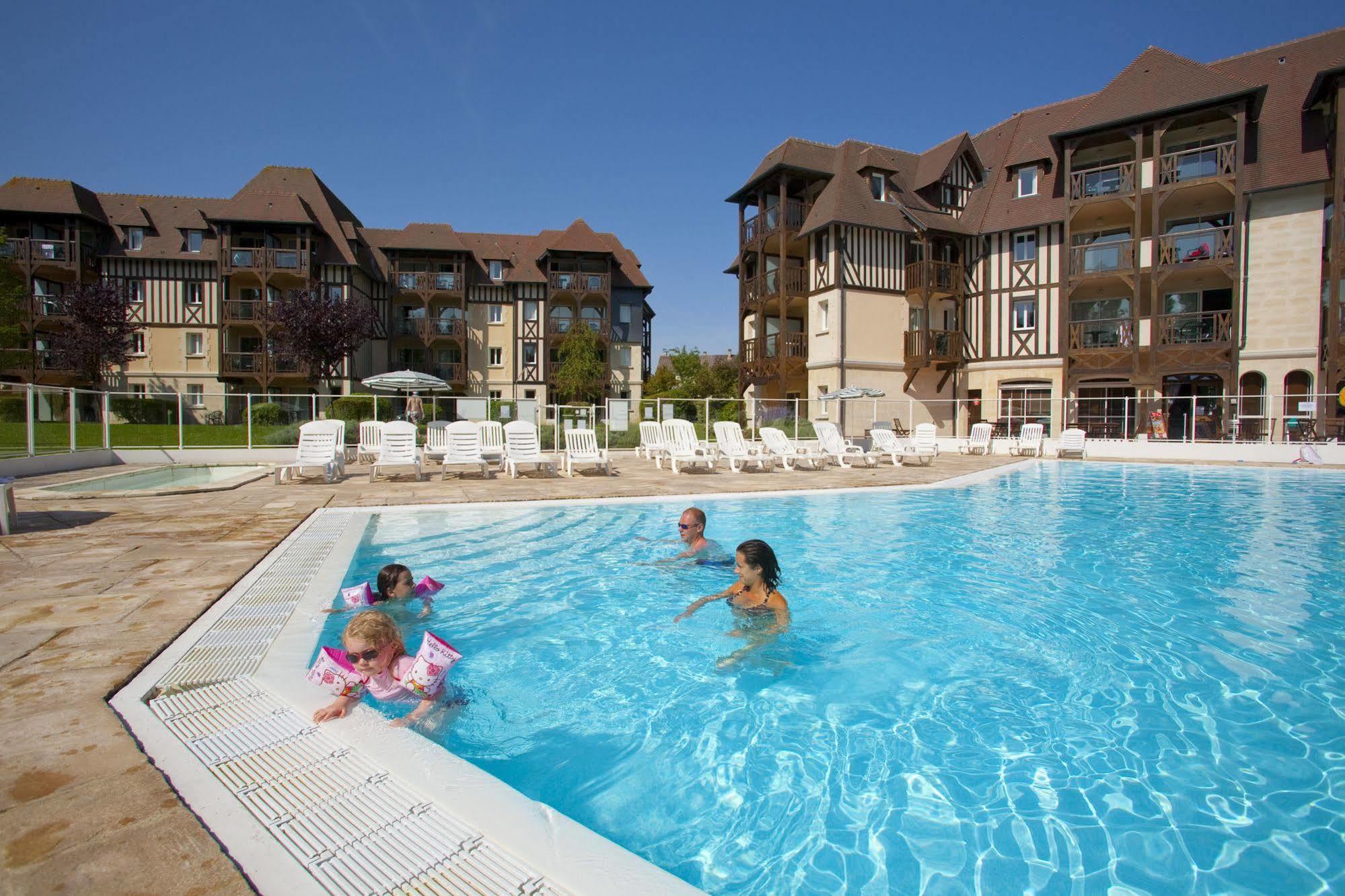 Pierre & Vacances La Residence Du Golf โดวีลล์ ภายนอก รูปภาพ