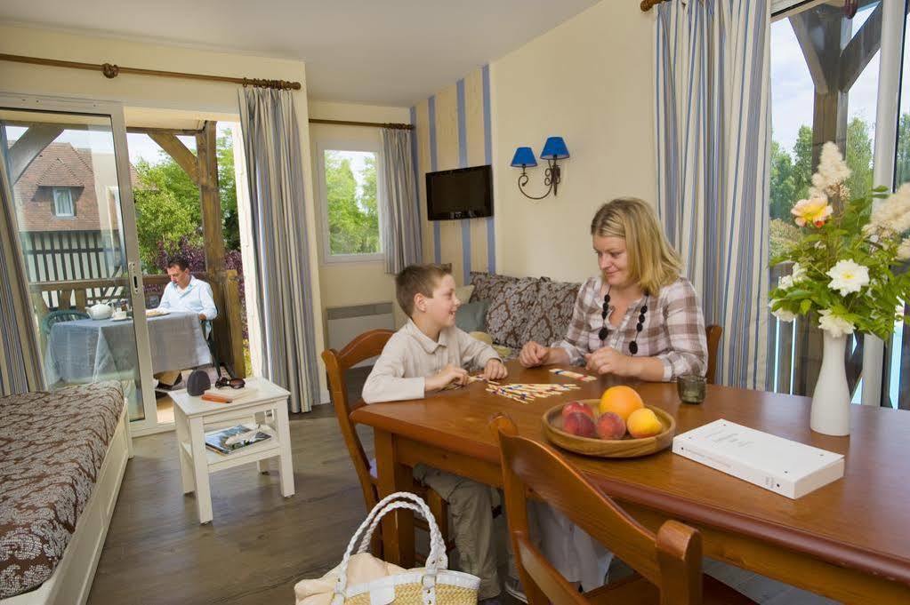 Pierre & Vacances La Residence Du Golf โดวีลล์ ภายนอก รูปภาพ